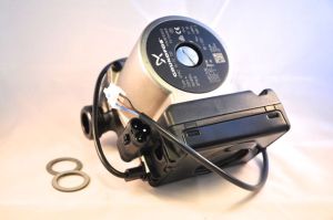 016. Sirkulasjonspumpe Grundfos UPM2 15-70 130 mm